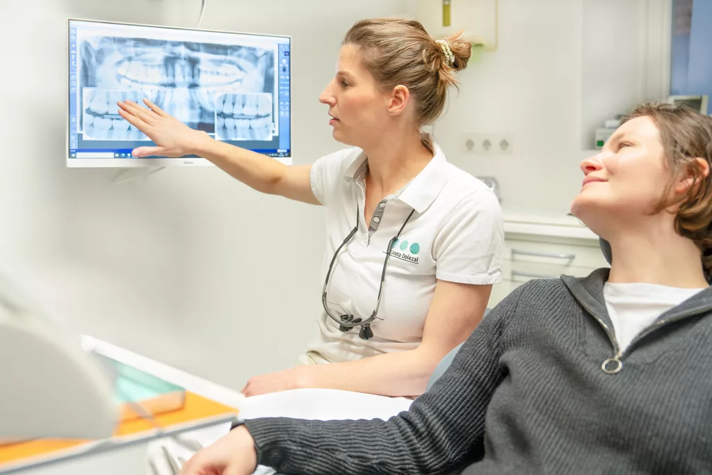 Jeder Behandlungsschritt wird detailliert mit dem Patienten besprochen